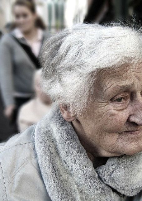 image : une dame âgée